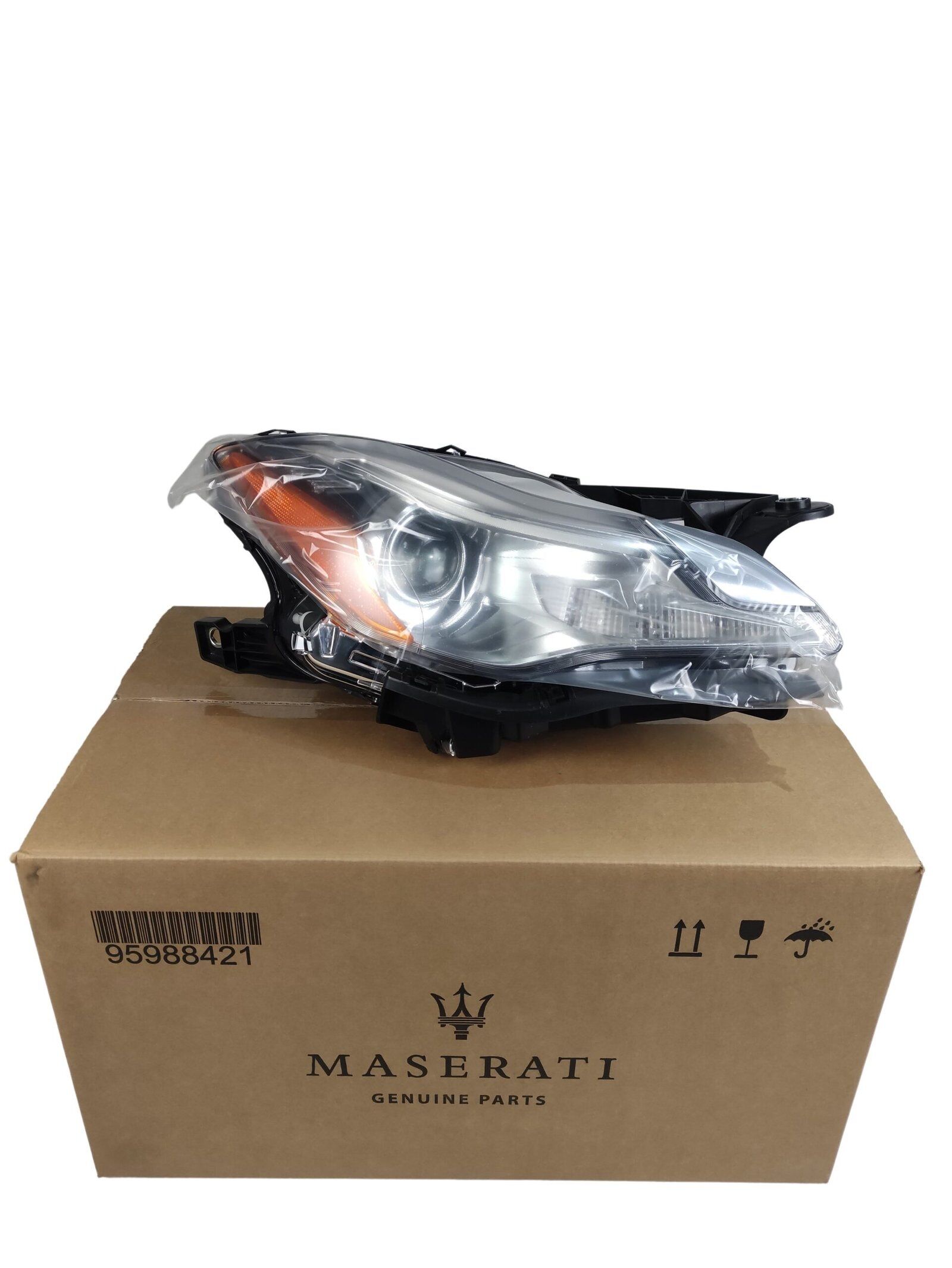 Farol Dianteiro Direito Maserati Quattroporte 670104195